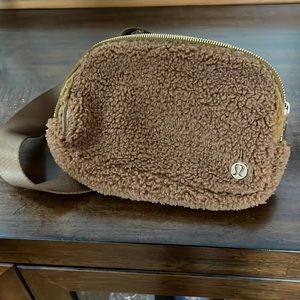 Lululemon pocket book